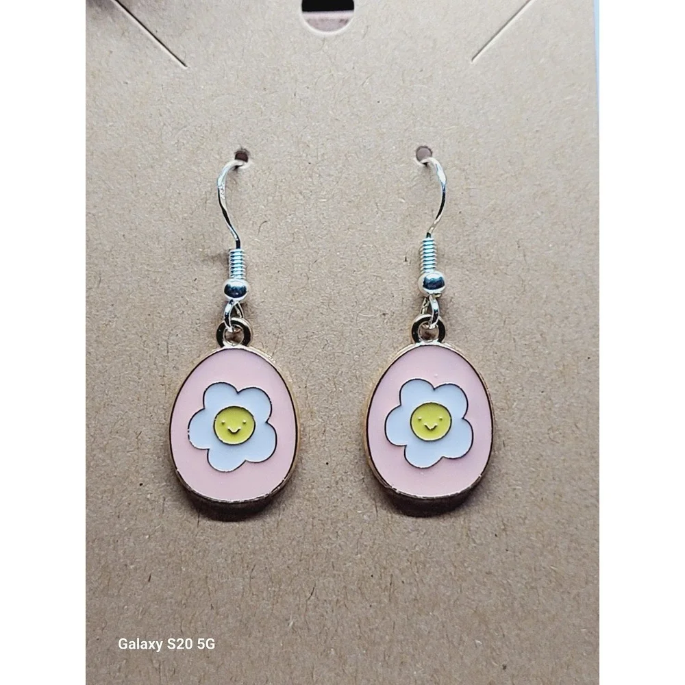 Pink Enamel Smiley Face Daisy‎ Flower Oval Drop Earrings Gold Tone Dangle